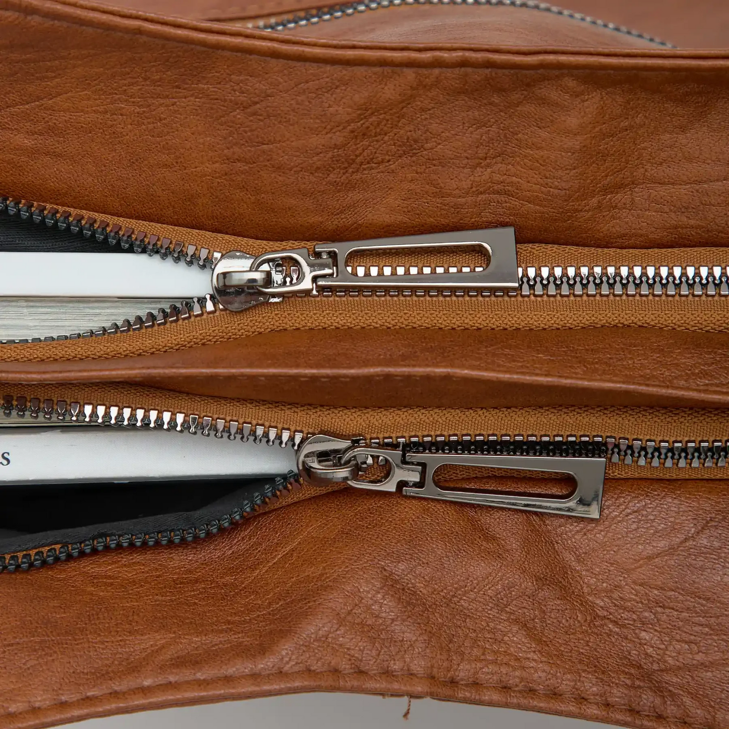 Le Louvre | Shoulder Bag